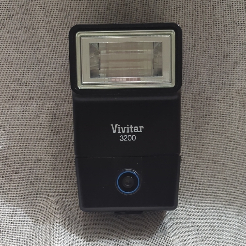 Vivitar 3200 Camera Flash Black